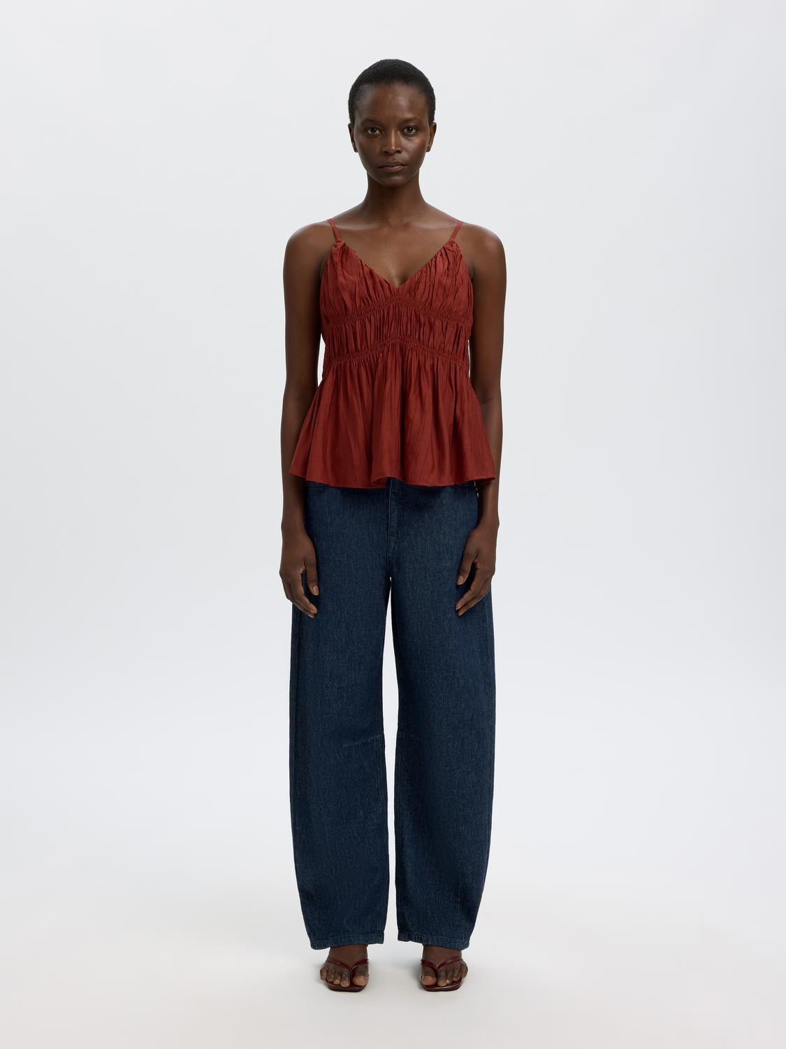 model_shot-front_full